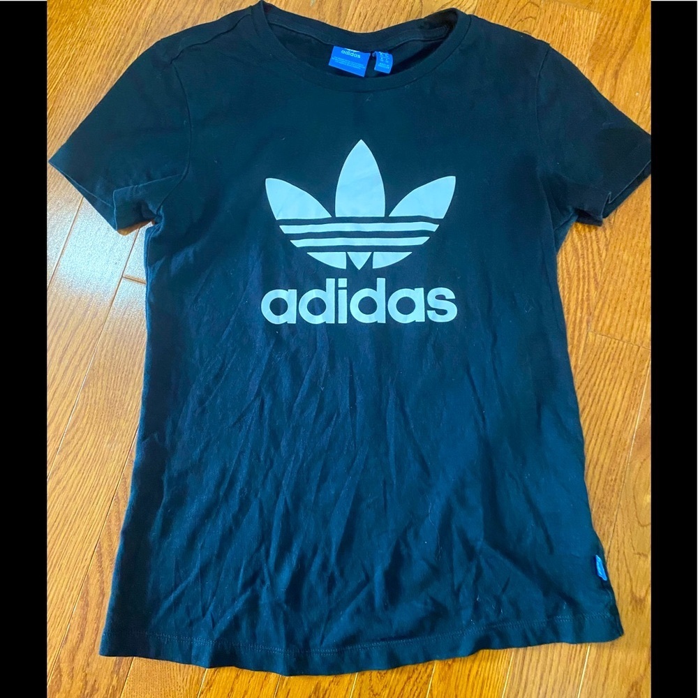 Adidas black T-Shirt size xs.